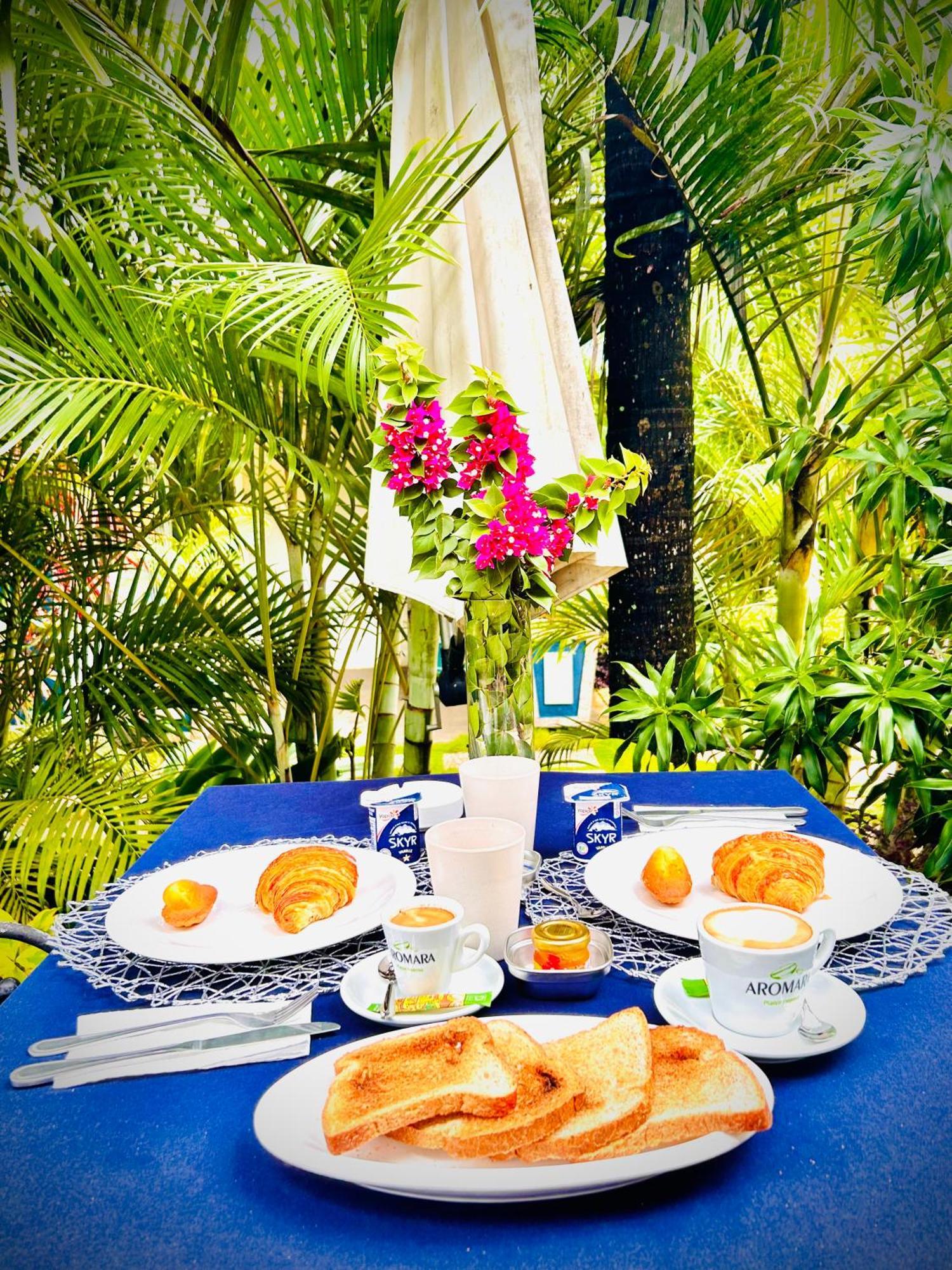 Preety Blue Residence Villas Grand Baie Exterior foto